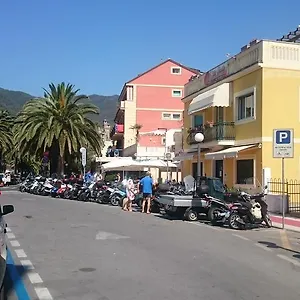 appartamento-giulia-moneglia.hotelitalianriviera.com/